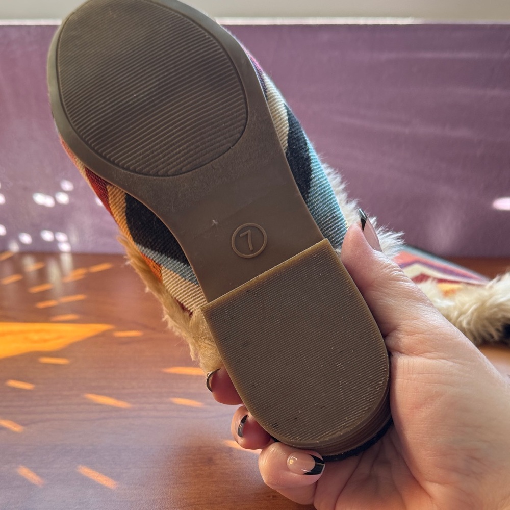 Universal Thread Multicolor Chevron Mules with Fu… - image 5